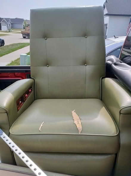 Photo of free Vibrating lounge chair (Solon, but we could deliver) #1