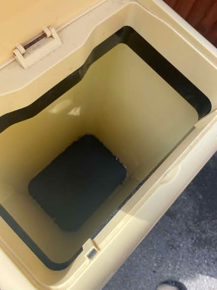 Photo of free Swan bin (Waterlooville PO7) #3