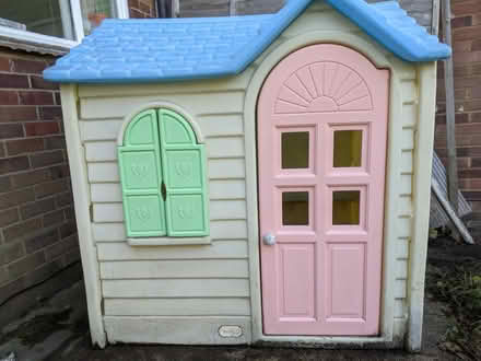 Photo of free Little Tikes Country Cottage (Banstead) #1