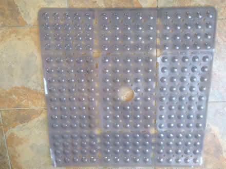 Photo of free Anti-slip shower mat (Colwall Green WR13) #1