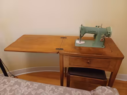 Photo of free Vintage Singer sewing machine #2 (Carlingwood) #2
