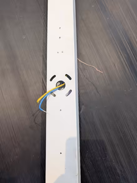 Photo of free Fluorescent light fitting 5'/152cm, with bulb (Heaton Norris SK4) #3