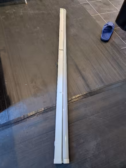 Photo of free Fluorescent light fitting 5'/152cm, with bulb (Heaton Norris SK4) #2