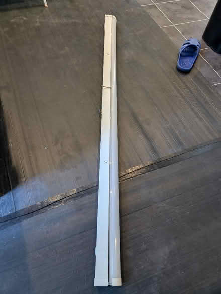 Photo of free Fluorescent light fitting 5'/152cm, with bulb (Heaton Norris SK4) #2