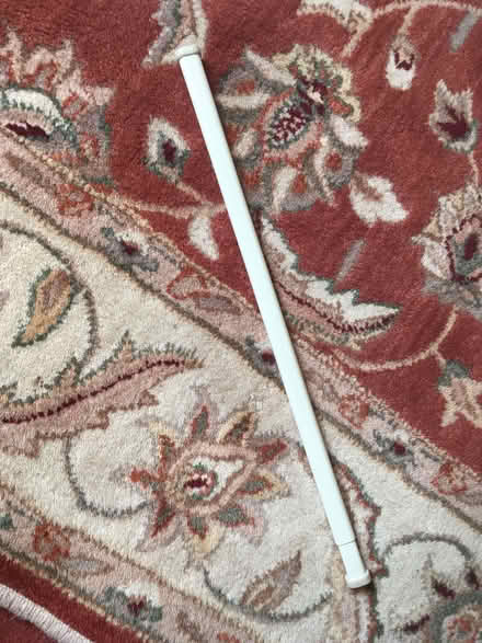 Photo of free Expanding Net Curtain Rod (Garden City OX5) #1