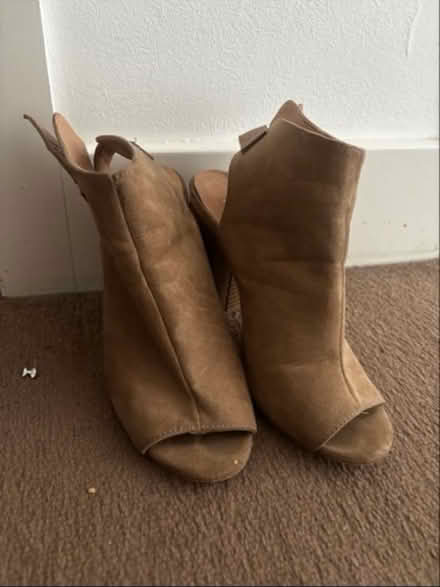 Photo of free Heels (Trumpington CB2) #3