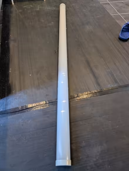 Photo of free Fluorescent light fitting 5'/152cm, with bulb (Heaton Norris SK4) #1