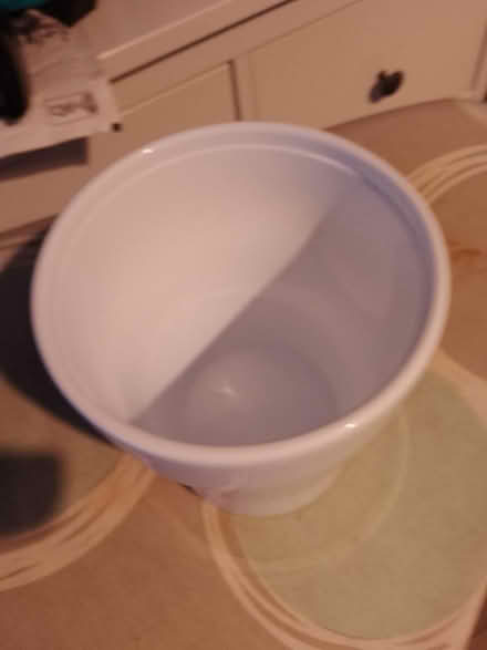 Photo of free 5 china plant pots (Isleworth TW7 Near Rugby Gd) #2