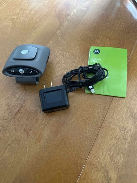 Photo of free Motorola Bluetooth Speakerphone (Aurora) #1