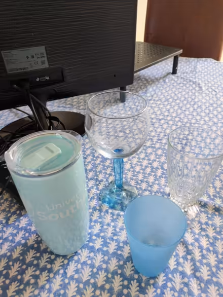 Photo of free glasses and cups (Raynes Park SW20) #2