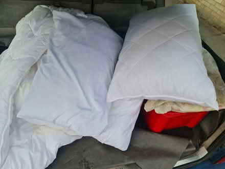 Photo of free Double Duvet 200 x 140cm, + 2 Pillows (CT2) #1