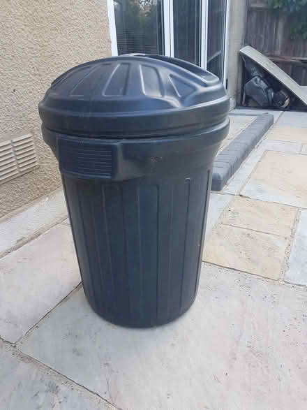 Photo of free Plastic bin with lid (Buckhurst hill IG9) #1
