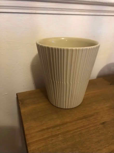 Photo of free Ceramic Plant Pot (Cheshunt En8) #1