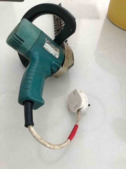 Photo of free Electric hedge trimmers (Raynes park) #1
