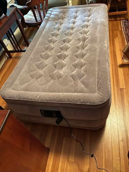 Photo of free Twin air beds with slow leak (Northampton near YMCA) #4