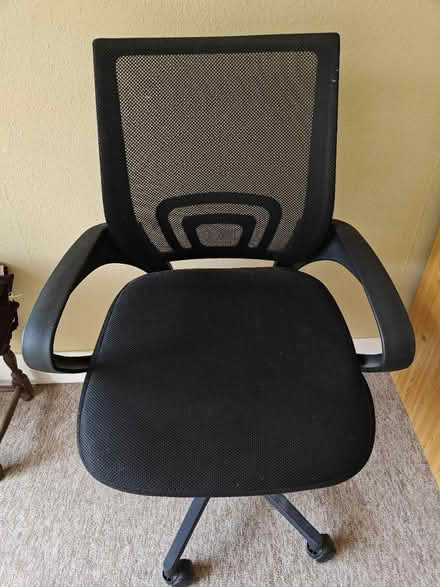 Photo of free Desk chair (IP3) #1