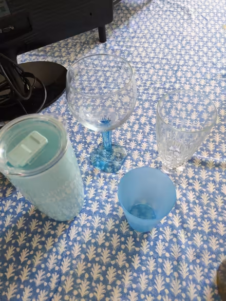Photo of free glasses and cups (Raynes Park SW20) #1