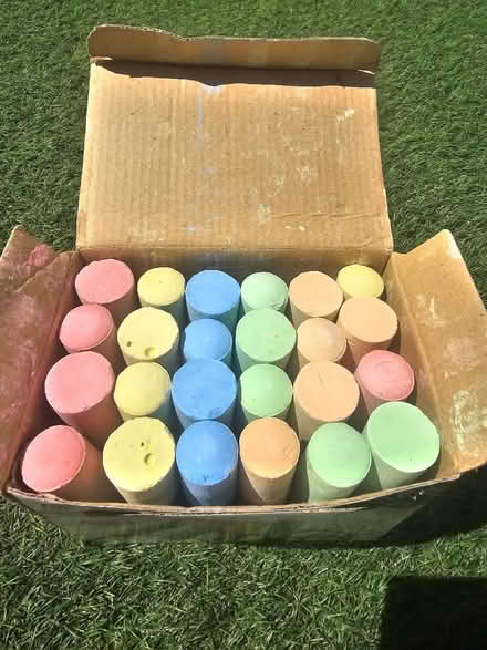 Photo of free Box of chalks (Kingston KT2) #1