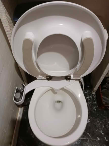 Photo of free Big john toilet seat (60th cedar ave 19143) #1