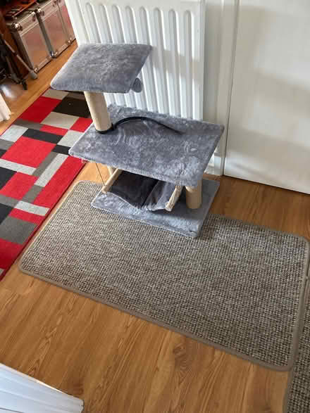 Photo of free Cat tower scratch post (BR6) #1