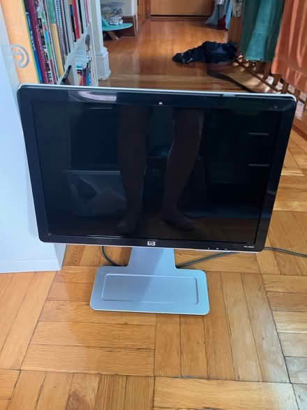 Photo of free HP w2207h monitor (Astoria) #1