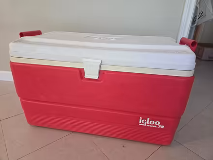 Photo of free Igloo camping cooler (Bull Mountain, Tigard) #1