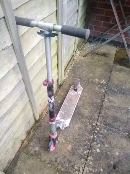 Photo of free Girl's scooter (Spencer Place RG21) #1