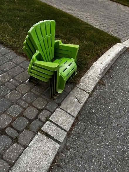 Photo of free Curb side kids chairs (Streetsville) #1