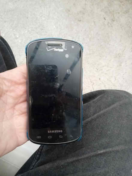 Photo of free Samsung Verizon phone (Brooklyn) #1