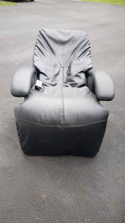 Photo of free massage chair, works well (Near Meacham & Schaumburg rds) #2