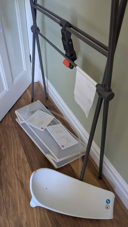 Photo of free Moses basket and standing baby bath (Sevenoaks) #4