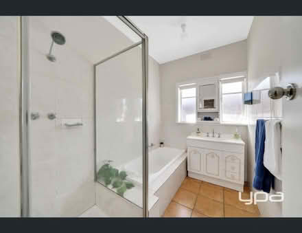 Photo of free showerscreen and bathtub - Fawkner (Northern suburbs) #1