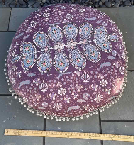 Photo of free Large round pillow (Downtown Sunnyvale) #1