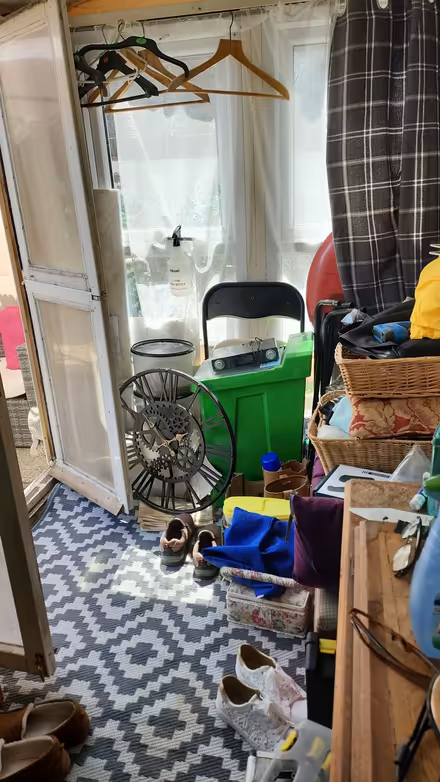 Photo of free summer room / workshop (basingstoke popley RG24) #4