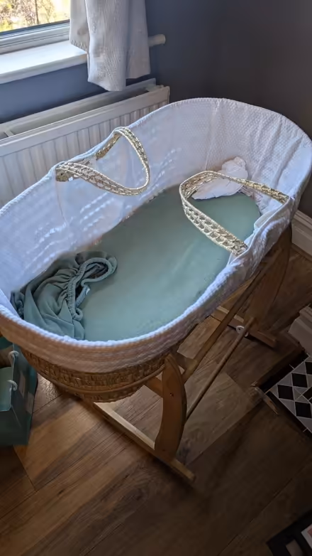 Photo of free Moses basket and standing baby bath (Sevenoaks) #3