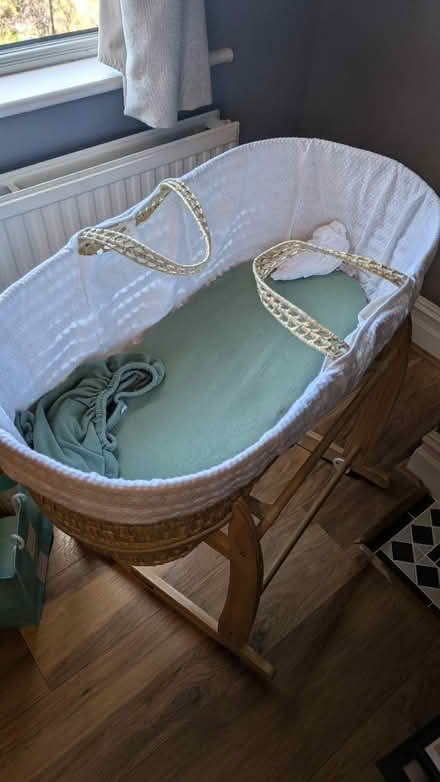 Photo of free Moses basket and standing baby bath (Sevenoaks) #3