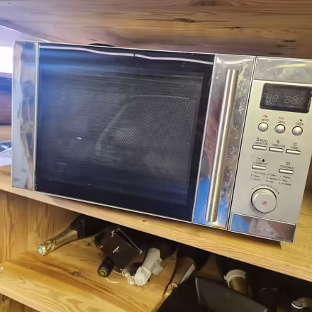 Photo of free Microwave - working (Old Coulsdon CR5) #1