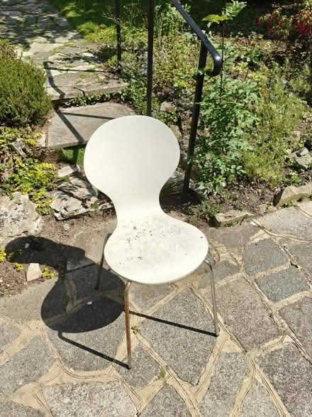 Photo of free White plastic chair (Winchmore Hill N21) #1