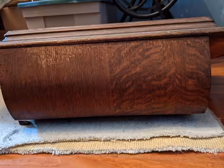 Photo of free Sewing machine topp (leslieville) #4