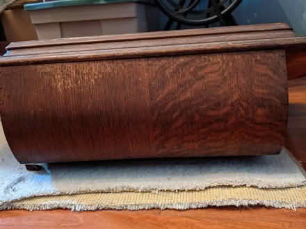 Photo of free Sewing machine topp (leslieville) #4