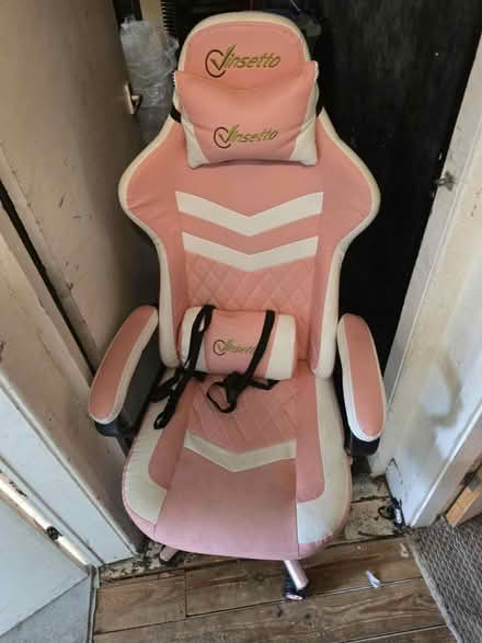 Photo of free Pink computer chair (Ryelands LA1) #1