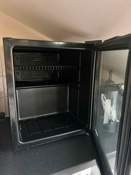 Photo of free small minibar (Cr7 8lw) #1