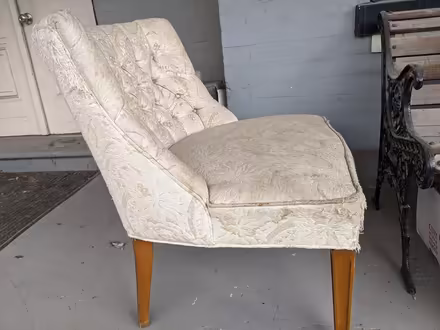 Photo of free Chair (leslieville) #4