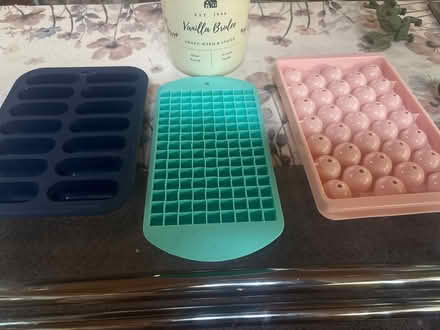 Photo of free Ice cube trays (South Elgin) #1