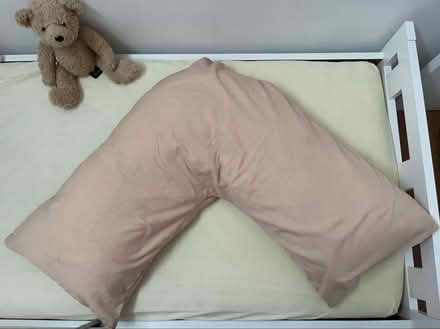Photo of free V shaped pillow (Abraham Heights LA1) #1