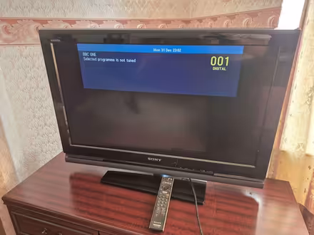 Photo of free Old style flat screen tv 32 inch (IP1) #1