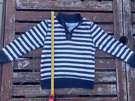 Photo of free sweatshirt 4years (West acton - W3) #1