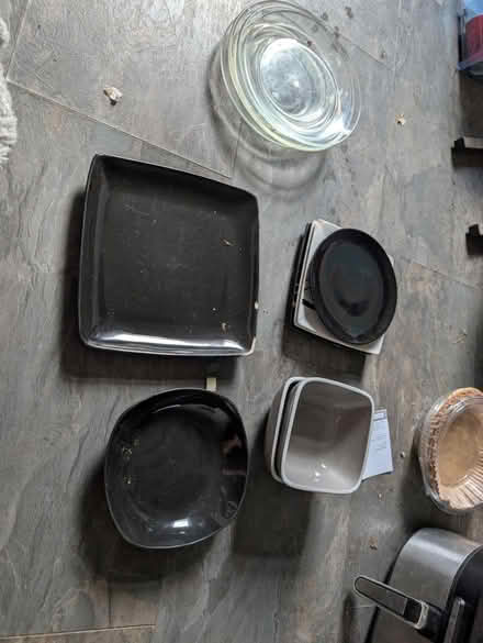 Photo of free Various plates and bowls (DA16) #1