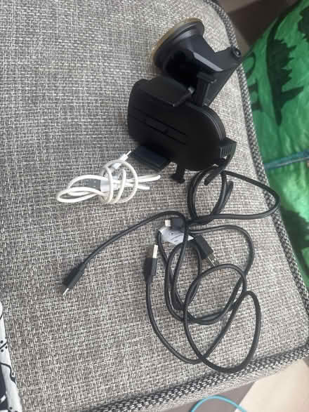 Photo of free Phone holder&cables (East dulwich SE22) #1