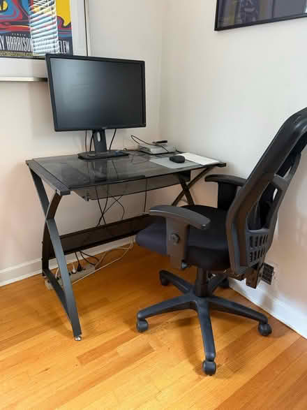 Photo of free Glass desk (Mount Vernon, NY) #1